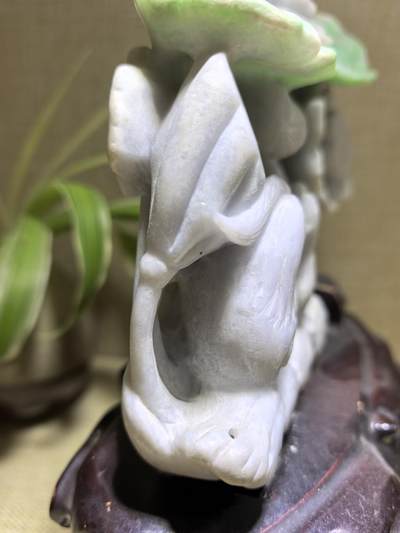 纯天然翡翠，翠绿加淡紫鸳鸯摆件，寓意美好，吉祥，新居乔迁，馈赠新人最佳伴手礼。含底座高19cm*宽16cm*厚8cm