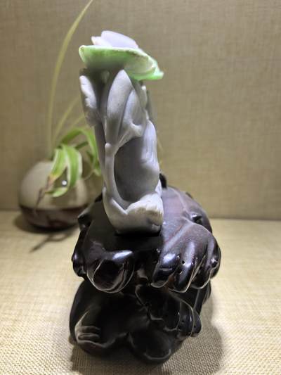 纯天然翡翠，翠绿加淡紫鸳鸯摆件，寓意美好，吉祥，新居乔迁，馈赠新人最佳伴手礼。含底座高19cm*宽16cm*厚8cm