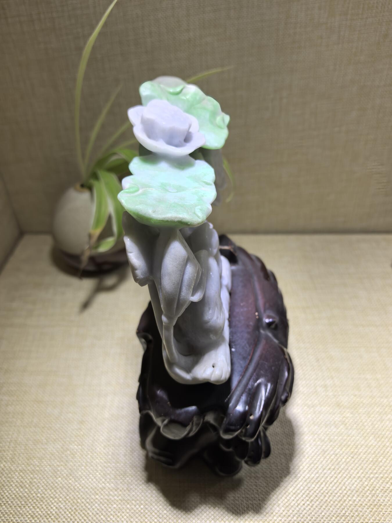 纯天然翡翠，翠绿加淡紫鸳鸯摆件，寓意美好，吉祥，新居乔迁，馈赠新人最佳伴手礼。含底座高19cm*宽16cm*厚8cm