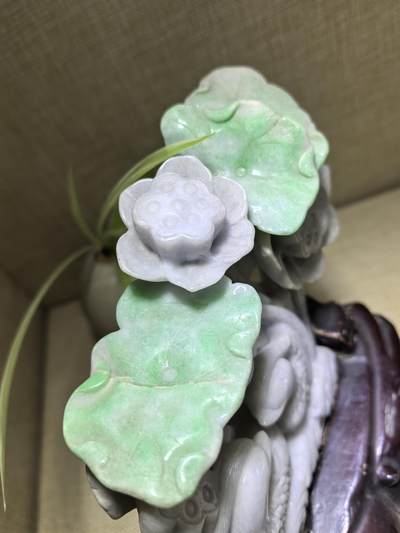 纯天然翡翠，翠绿加淡紫鸳鸯摆件，寓意美好，吉祥，新居乔迁，馈赠新人最佳伴手礼。含底座高19cm*宽16cm*厚8cm