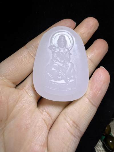 脂白级白玉普贤菩萨蛇牌吊坠挂件男女款，双面雕刻，脂白油润，精雕细琢，尺寸:4.8*3.4*1.0cm克重:27.2g