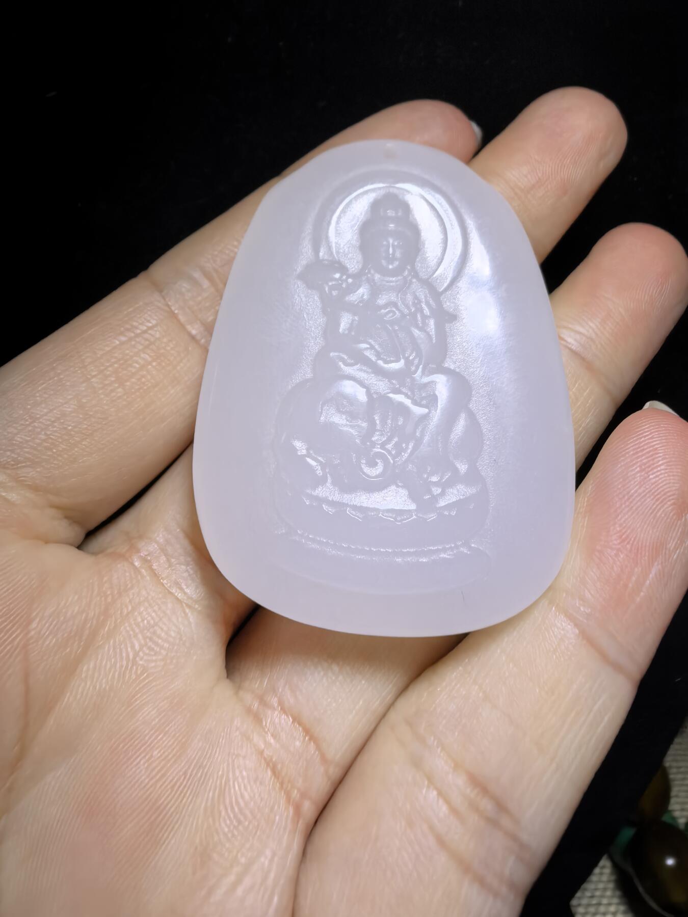 脂白级白玉普贤菩萨蛇牌吊坠挂件男女款，双面雕刻，脂白油润，精雕细琢，尺寸:4.8*3.4*1.0cm克重:27.2g