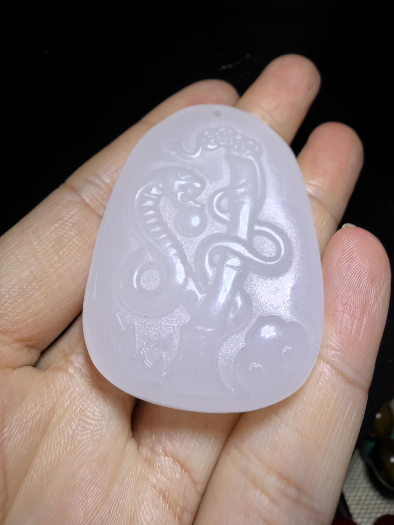 脂白级白玉普贤菩萨蛇牌吊坠挂件男女款，双面雕刻，脂白油润，精雕细琢，尺寸:4.8*3.4*1.0cm克重:27.2g