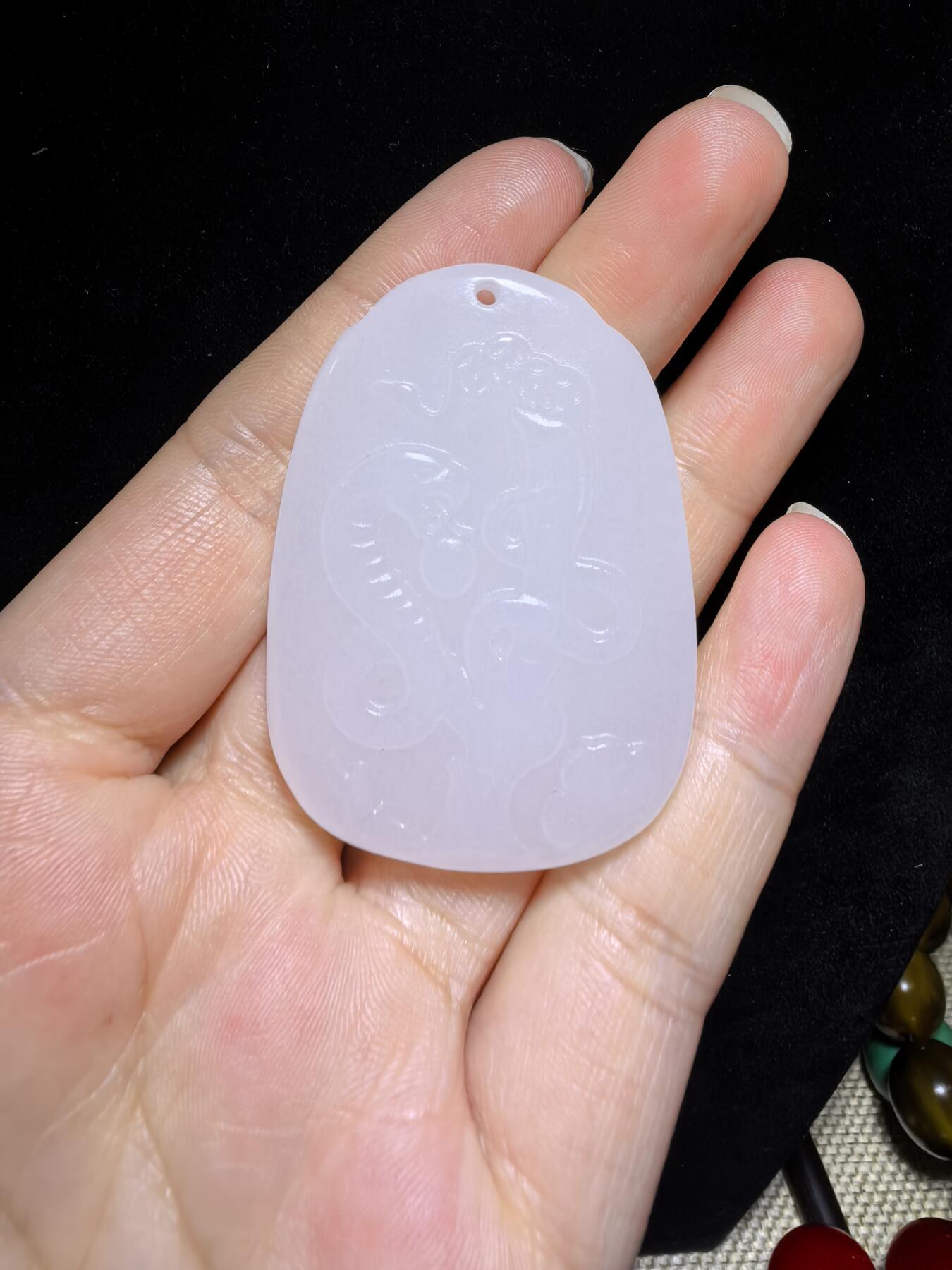 脂白级白玉普贤菩萨蛇牌吊坠挂件男女款，双面雕刻，脂白油润，精雕细琢，尺寸:4.8*3.4*1.0cm克重:27.2g