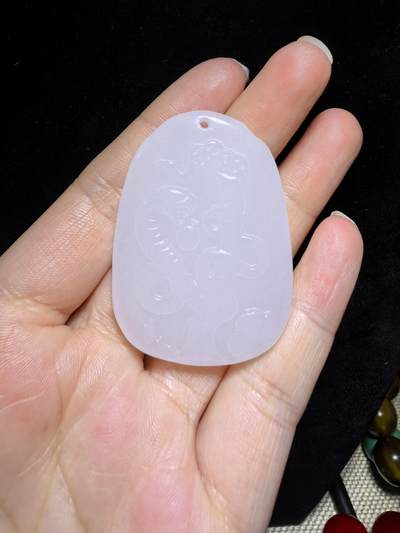 脂白级白玉普贤菩萨蛇牌吊坠挂件男女款，双面雕刻，脂白油润，精雕细琢，尺寸:4.8*3.4*1.0cm克重:27.2g