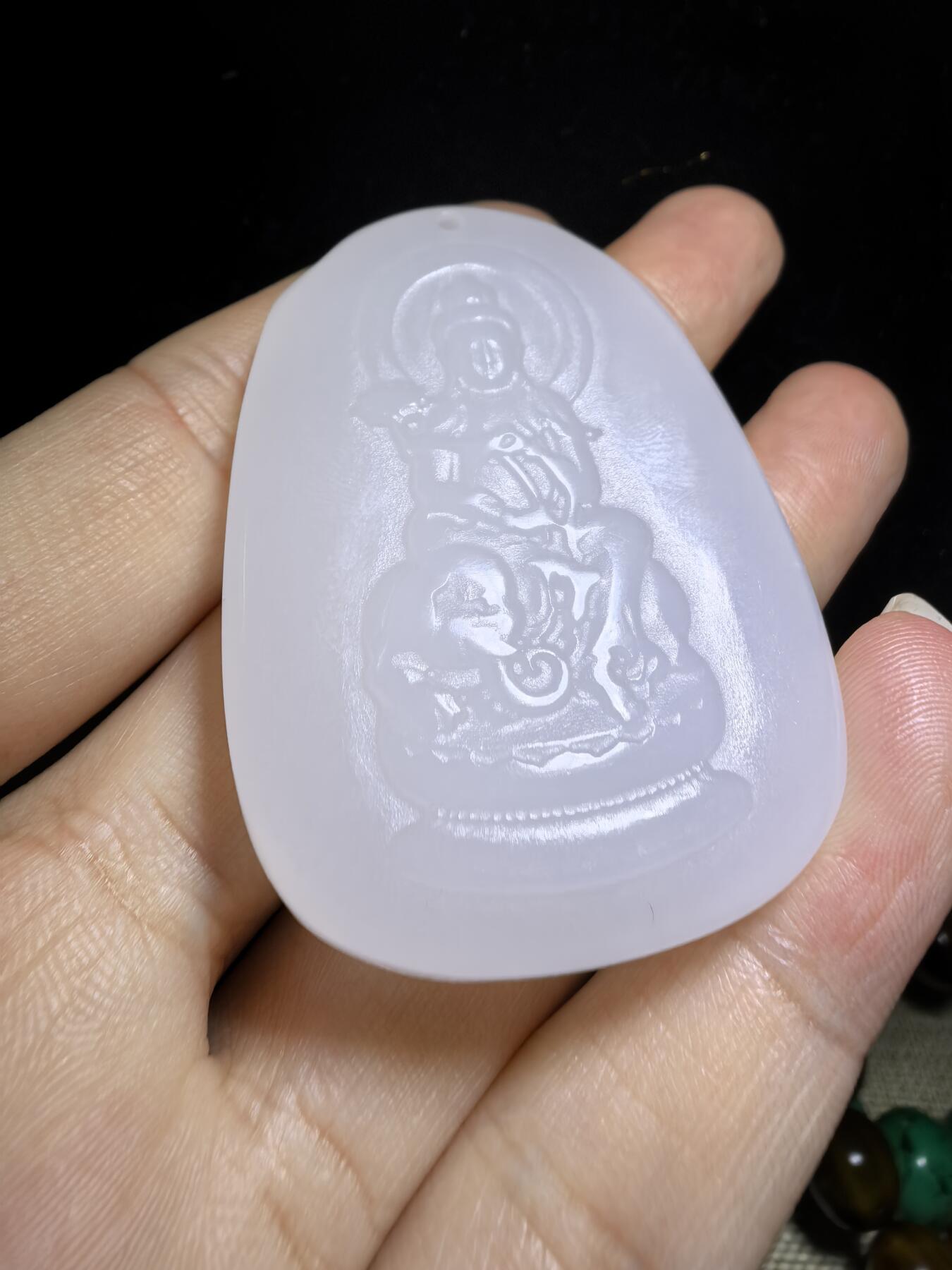 脂白级白玉普贤菩萨蛇牌吊坠挂件男女款，双面雕刻，脂白油润，精雕细琢，尺寸:4.8*3.4*1.0cm克重:27.2g