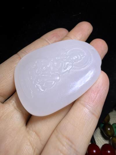 脂白级白玉普贤菩萨蛇牌吊坠挂件男女款，双面雕刻，脂白油润，精雕细琢，尺寸:4.8*3.4*1.0cm克重:27.2g