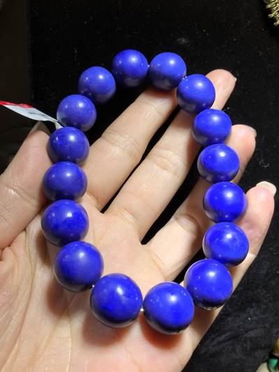 5A级青金石手串佛珠男款，无金无白点，甄选宝石级阿富汗青金石，色泽幽邃湛蓝，晶体温润古朴，上手自带沉稳贵气，杂质少，品质上乘。尺寸：1.4cm