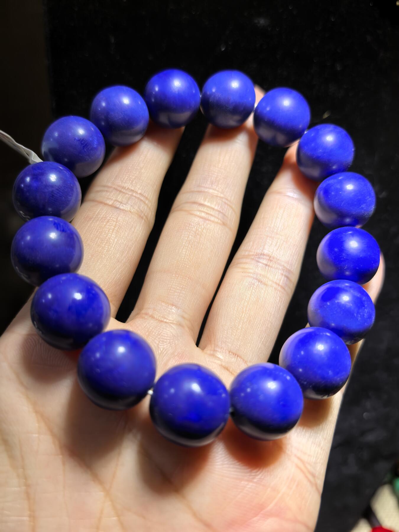5A级青金石手串佛珠男款，无金无白点，甄选宝石级阿富汗青金石，色泽幽邃湛蓝，晶体温润古朴，上手自带沉稳贵气，杂质少，品质上乘。尺寸：1.4cm