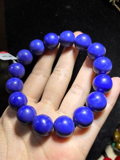 5A级青金石手串佛珠男款，无金无白点，甄选宝石级阿富汗青金石，色泽幽邃湛蓝，晶体温润古朴，上手自带沉稳贵气，杂质少，品质上乘。尺寸：1.4cm