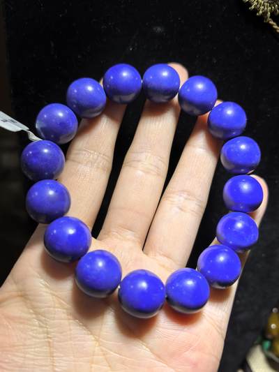 5A级青金石手串佛珠男款，无金无白点，甄选宝石级阿富汗青金石，色泽幽邃湛蓝，晶体温润古朴，上手自带沉稳贵气，杂质少，品质上乘。尺寸：1.4cm