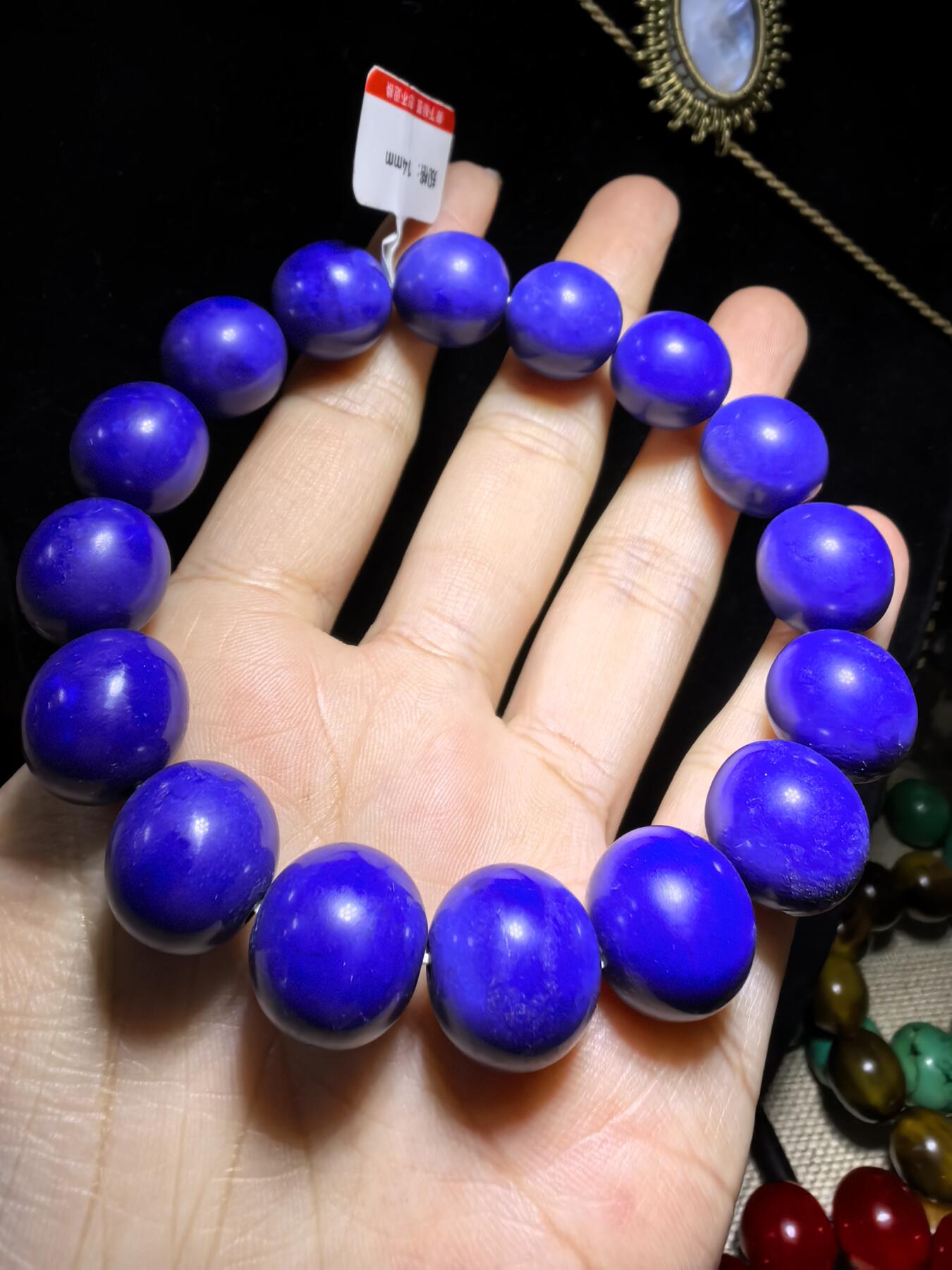 5A级青金石手串佛珠男款，无金无白点，甄选宝石级阿富汗青金石，色泽幽邃湛蓝，晶体温润古朴，上手自带沉稳贵气，杂质少，品质上乘。尺寸：1.4cm