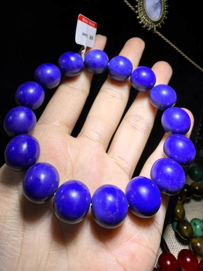 5A级青金石手串佛珠男款，无金无白点，甄选宝石级阿富汗青金石，色泽幽邃湛蓝，晶体温润古朴，上手自带沉稳贵气，杂质少，品质上乘。尺寸：1.4cm