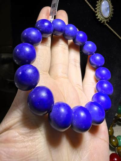 5A级青金石手串佛珠男款，无金无白点，甄选宝石级阿富汗青金石，色泽幽邃湛蓝，晶体温润古朴，上手自带沉稳贵气，杂质少，品质上乘。尺寸：1.4cm