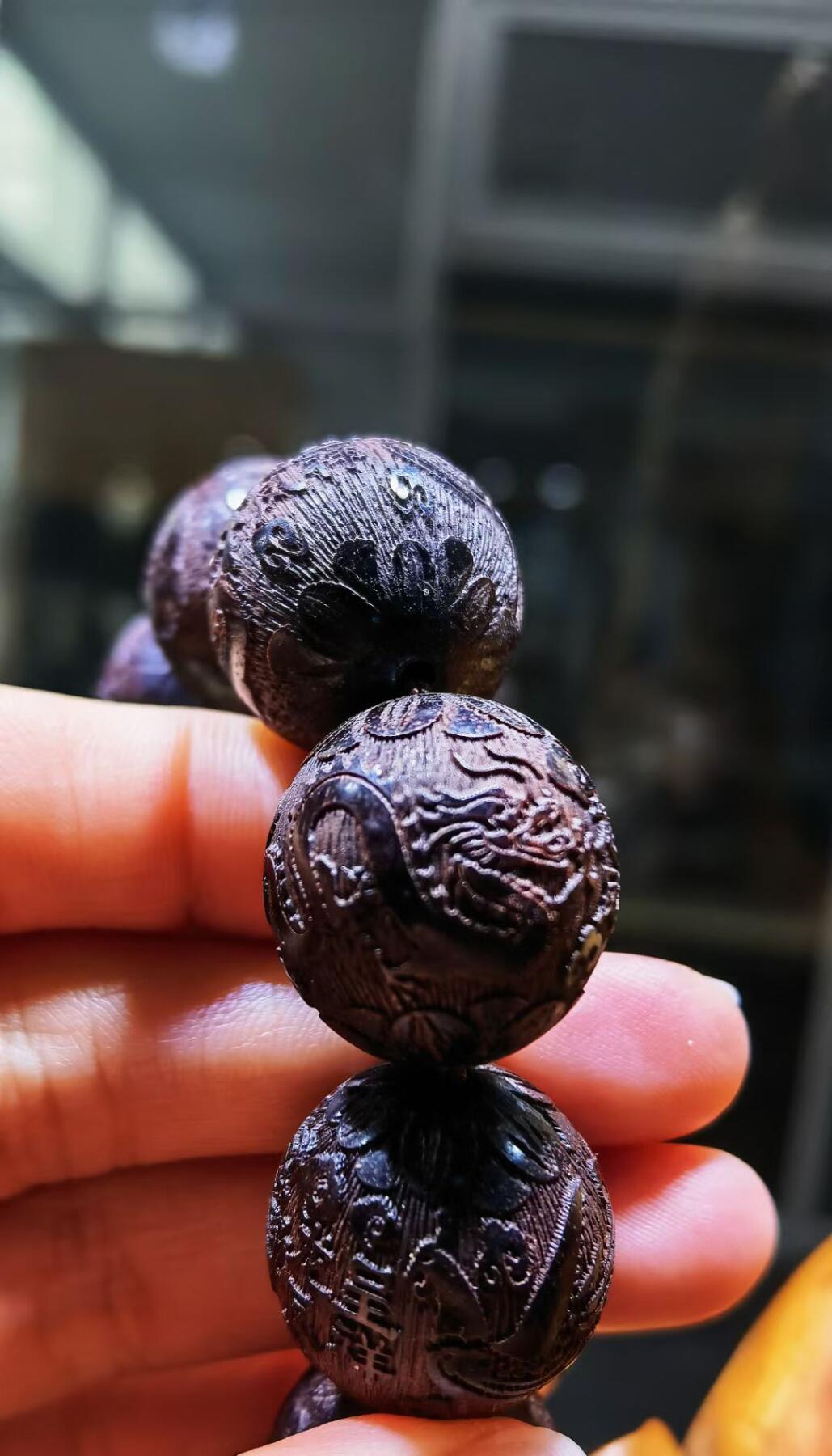 紫檀精雕龙凤呈祥佛珠手串男款，
​尺寸：2.0cm55g