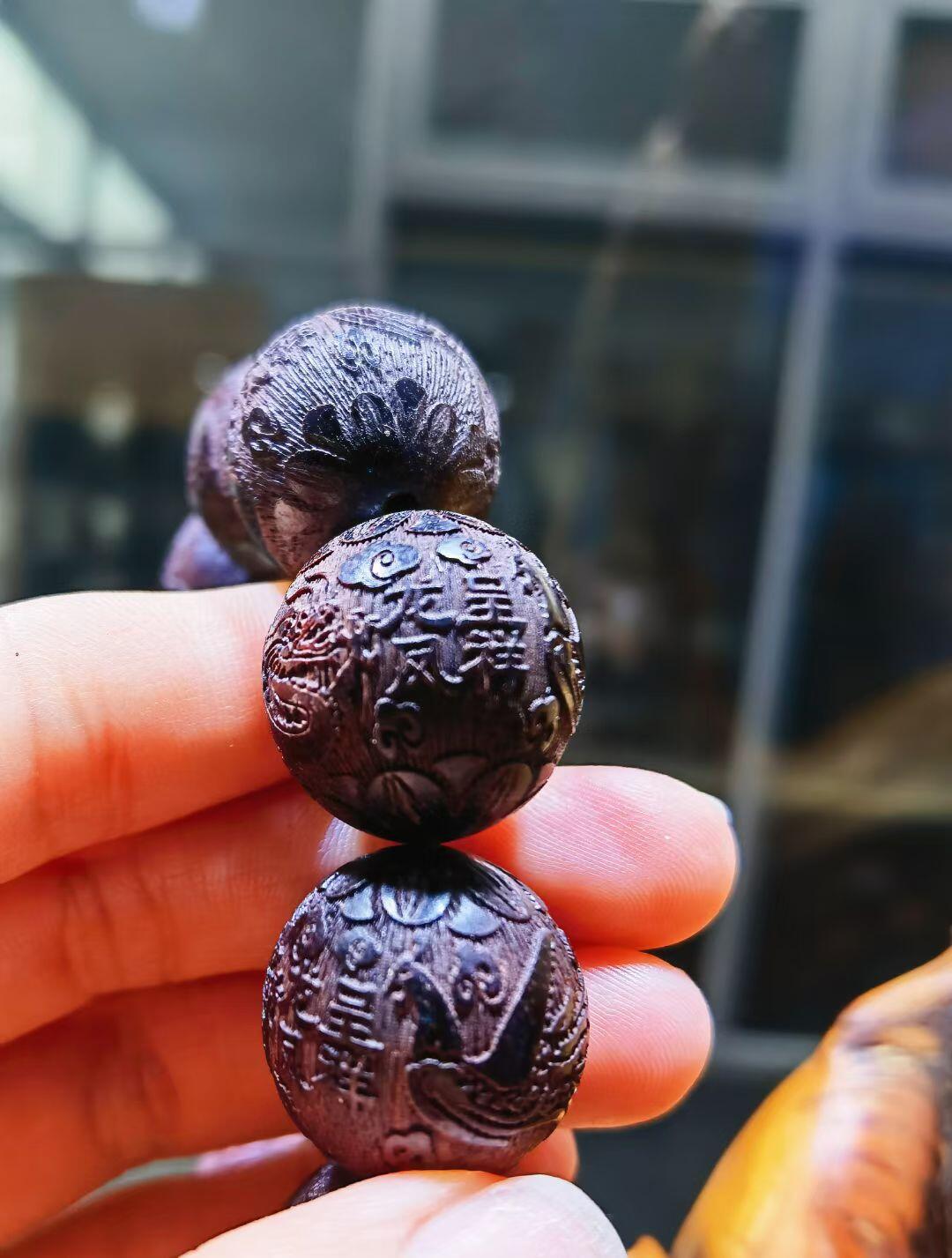 紫檀精雕龙凤呈祥佛珠手串男款，
​尺寸：2.0cm55g