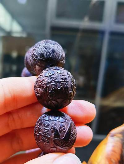 紫檀精雕龙凤呈祥佛珠手串男款，
​尺寸：2.0cm55g