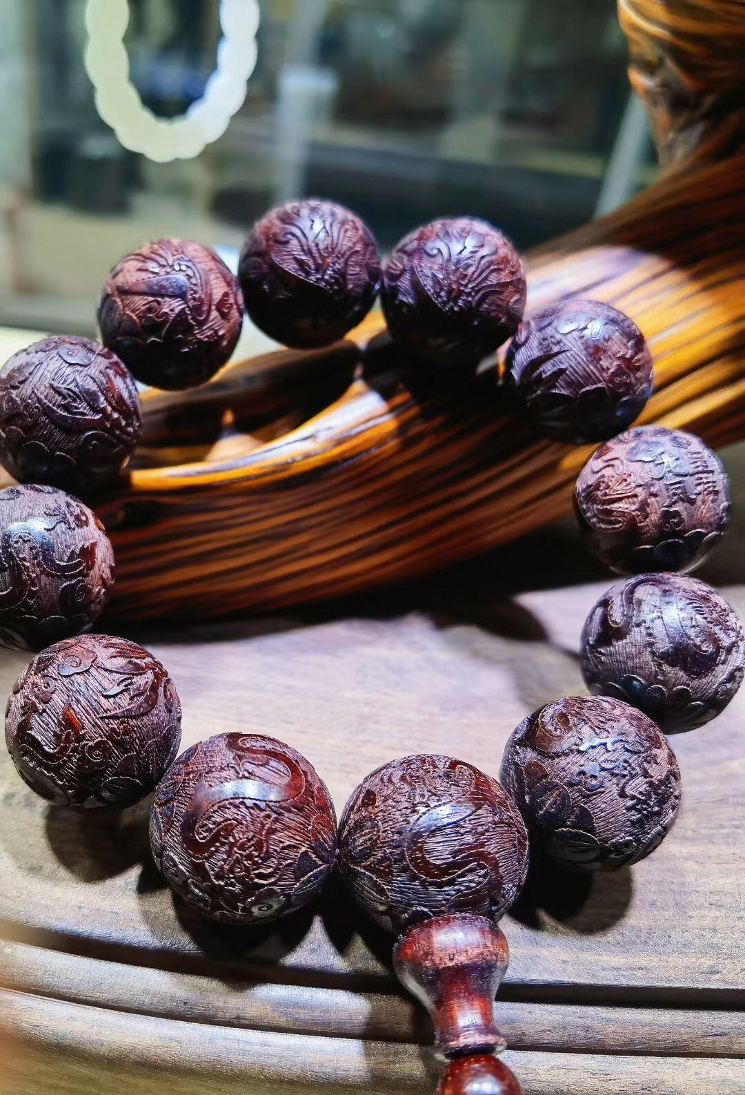 紫檀精雕龙凤呈祥佛珠手串男款，
​尺寸：2.0cm55g