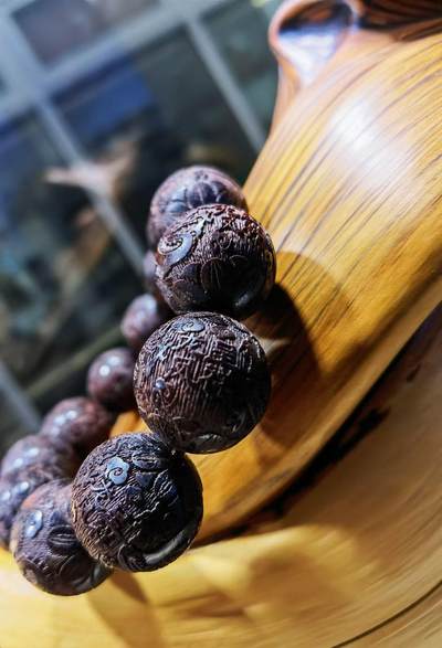 紫檀精雕龙凤呈祥佛珠手串男款，
​尺寸：2.0cm55g