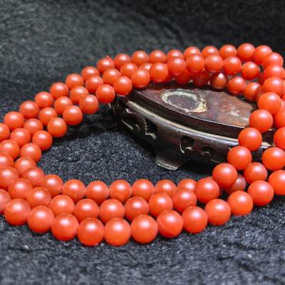 纯天然宝山磨砂面柿子红南红佛珠手串项链男女款，红红火火，中国红，个别珠体内部微天然石纹，属于宝山南红特性介意勿扰。手捻即出油。尺寸：0.8cm克重：97g
