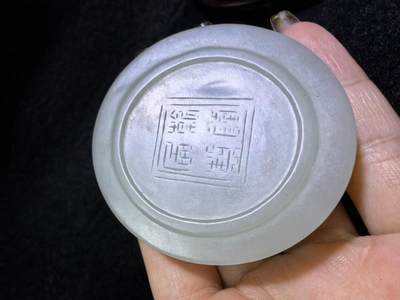 新疆和田白玉麒麟印泥盒摆件伴手礼男女款，玉质细腻结构致密，手感温润油糯十足。尺寸：5.5cm*2.2cm克重：69.6g