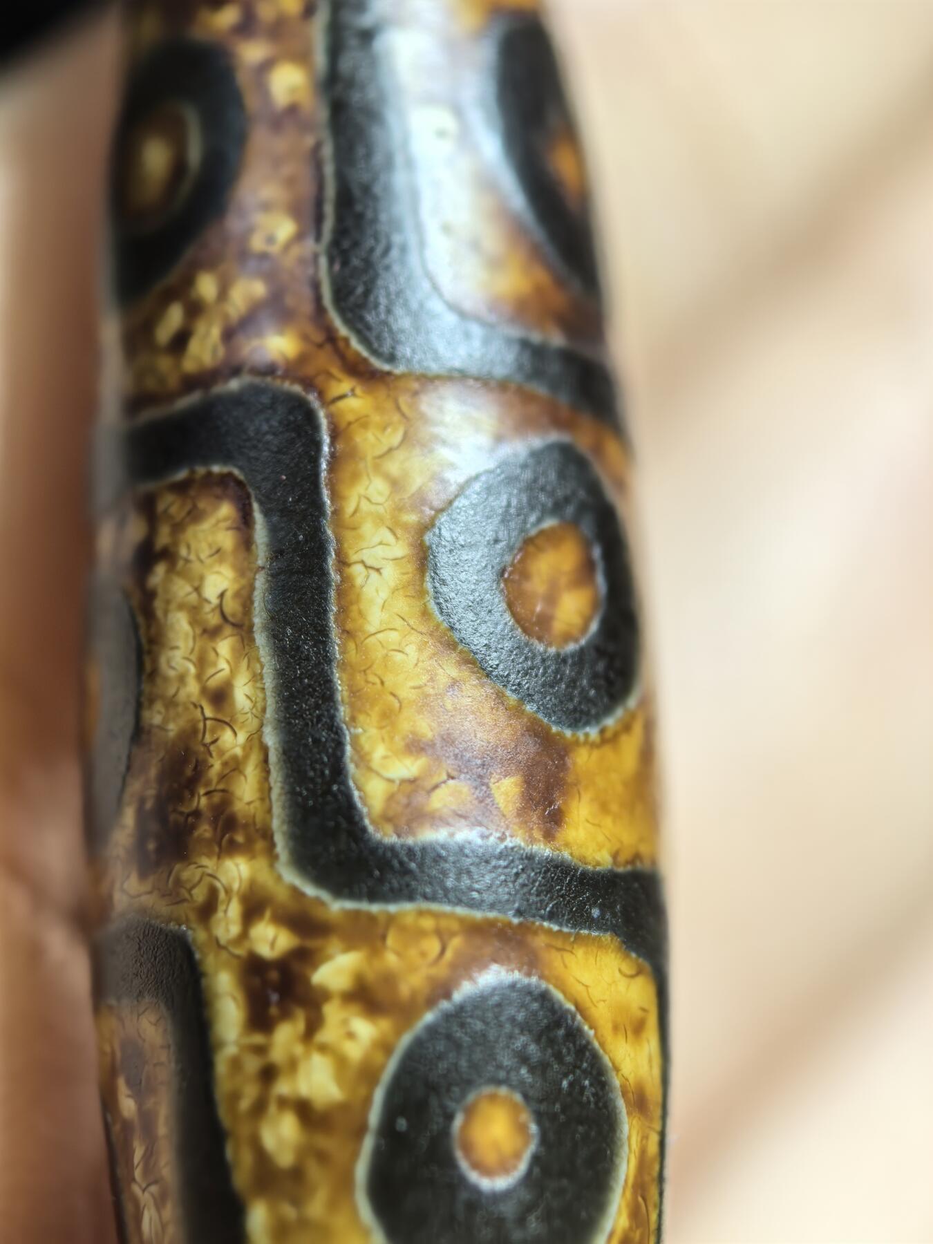 老三眼天珠手串搭配九眼天珠顶珠，手串佛珠男女款，已玉化包浆。手串尺寸：1.2cm顶珠尺寸：3.5cm*1.2cm