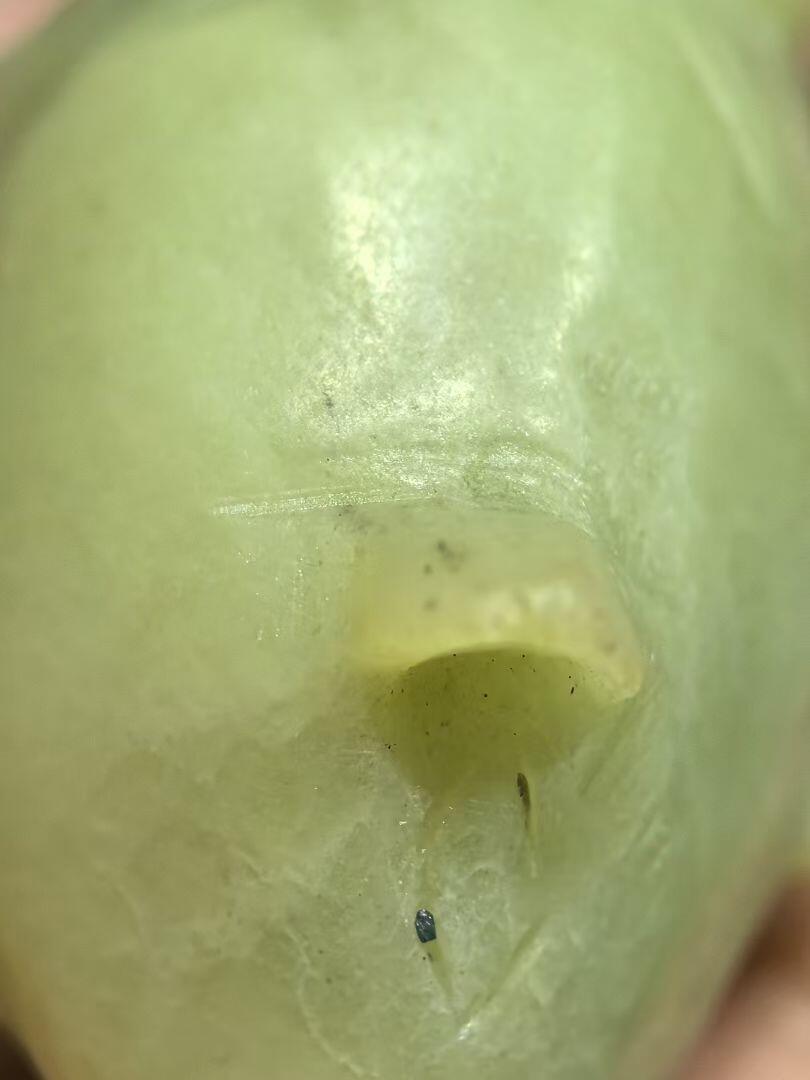 创汇时期新疆和田黄玉福猪手把件一对，纯手工雕刻，可见手工雕刻痕迹。包浆浑厚。未打孔尺寸:长4.5cm*高3.1cm宽2.6cm克重:83.3g