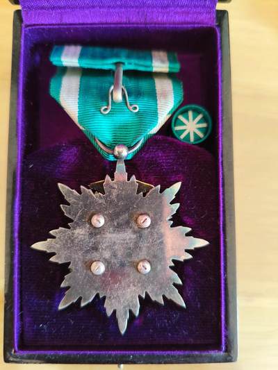 霓虹功五级金鵄章（白字版）