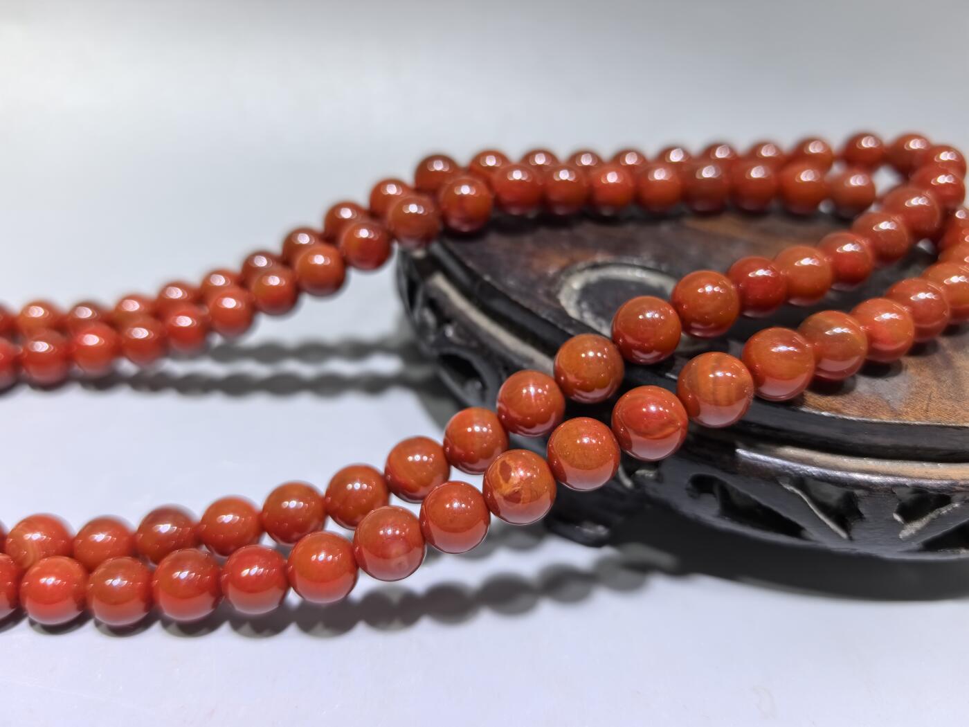 中国红锦红南红手串佛珠男女款，可见天然火焰纹，晶洞等。0.8cm  76.7g