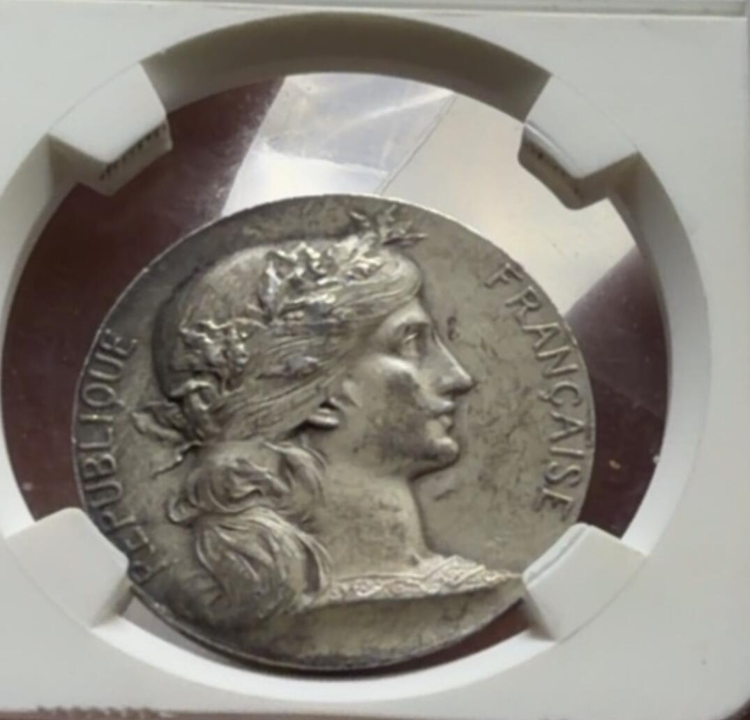 玛丽安娜纪念章