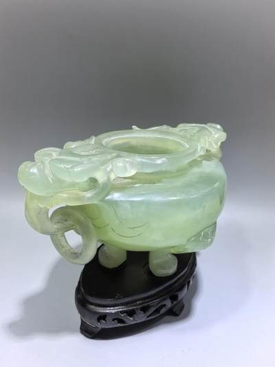 创汇时期出品，北京玉器二厂懋隆商店，岫玉三足龙头香炉摆件，尺寸：高含底座11cm*长15.5cm*宽约9.5cm