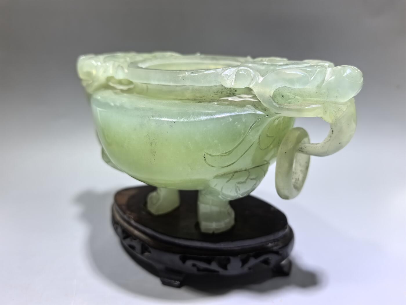 创汇时期出品，北京玉器二厂懋隆商店，岫玉三足龙头香炉摆件，尺寸：高含底座11cm*长15.5cm*宽约9.5cm