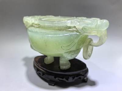 创汇时期出品，北京玉器二厂懋隆商店，岫玉三足龙头香炉摆件，尺寸：高含底座11cm*长15.5cm*宽约9.5cm