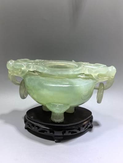 创汇时期出品，北京玉器二厂懋隆商店，岫玉三足龙头香炉摆件，尺寸：高含底座11cm*长15.5cm*宽约9.5cm