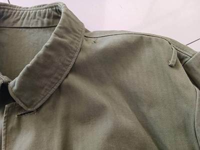 五八蛤蟆绿上衣一件