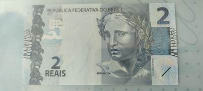 2雷亚尔背面为玳瑁海龟，濒危海洋生物。