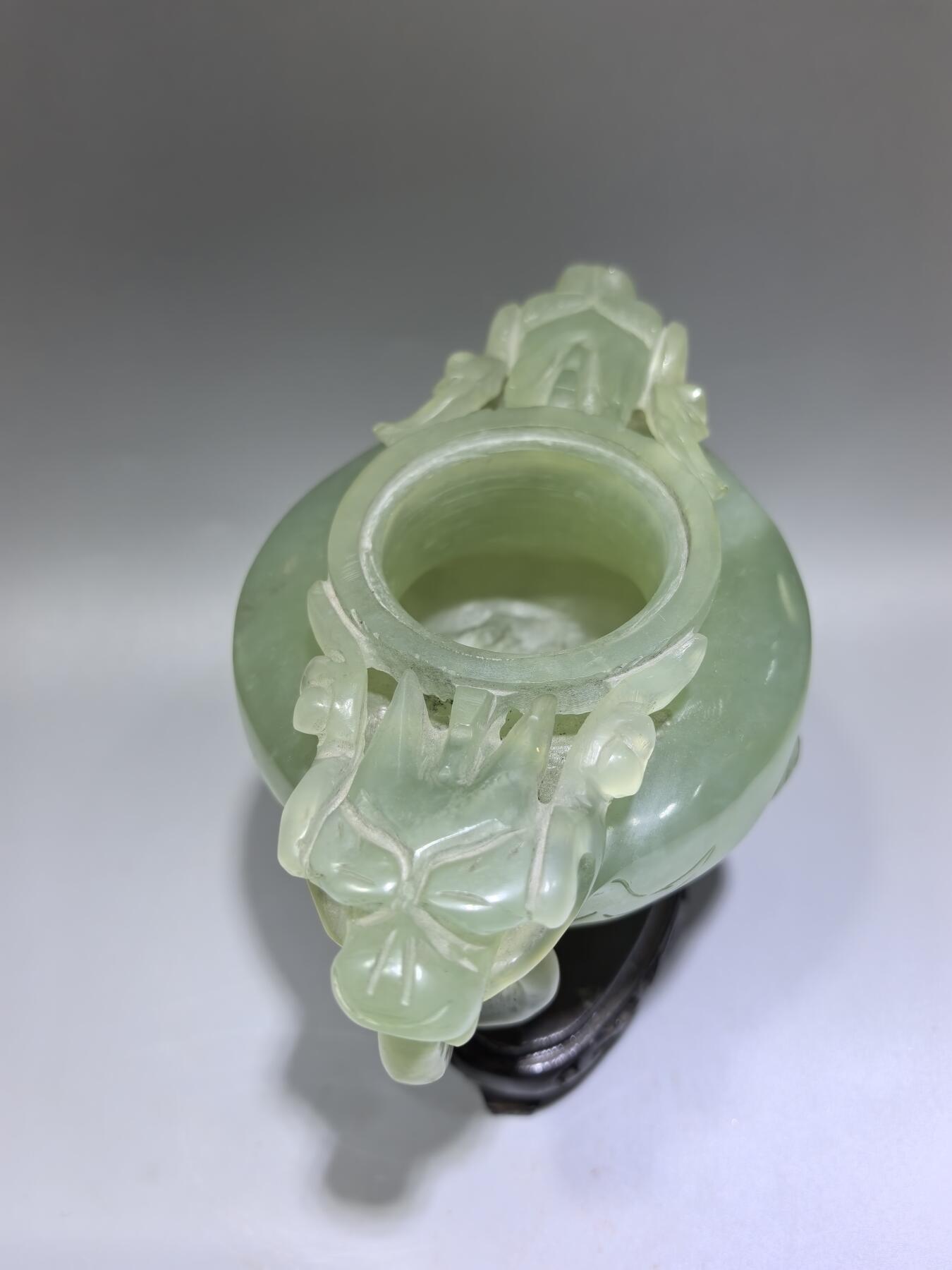 创汇时期出品，北京玉器二厂懋隆商店，岫玉三足龙头香炉摆件，尺寸：高含底座11cm*长15.5cm*宽约9.5cm