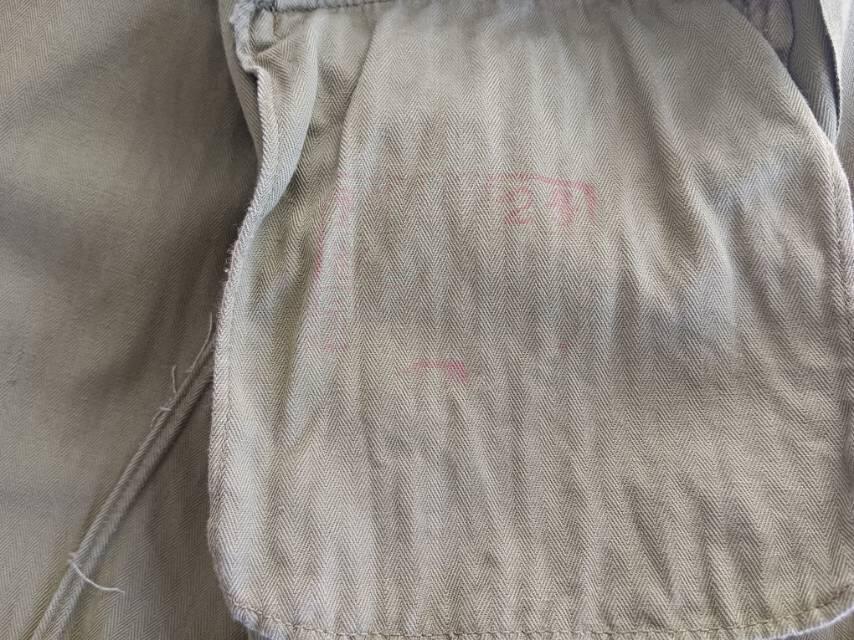 五八蛤蟆绿上衣一件