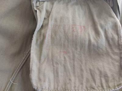 五八蛤蟆绿上衣一件