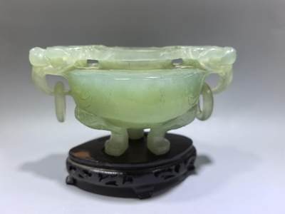 创汇时期出品，北京玉器二厂懋隆商店，岫玉三足龙头香炉摆件，尺寸：高含底座11cm*长15.5cm*宽约9.5cm