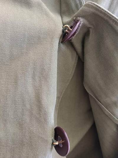 五八蛤蟆绿上衣一件