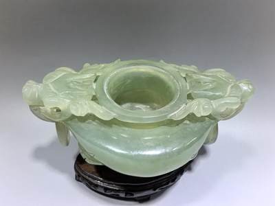 创汇时期出品，北京玉器二厂懋隆商店，岫玉三足龙头香炉摆件，尺寸：高含底座11cm*长15.5cm*宽约9.5cm