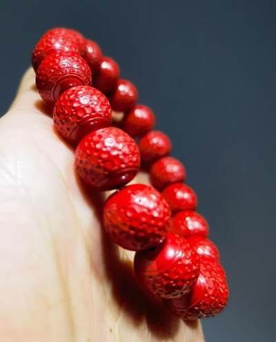 高含量原矿帝王砂钻石面手串佛珠男女款，清新素雅，纯度高磁场大，金属光泽感强。
尺寸：1.0cm
克重：55.3
​