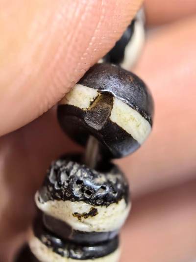 旧藏一线药师佛珠手串项链男女款，老掉牙，包浆浑厚，个别蜂窝状结构可见取药坑，风化纹等。尺寸:0.8cm*0.7cm