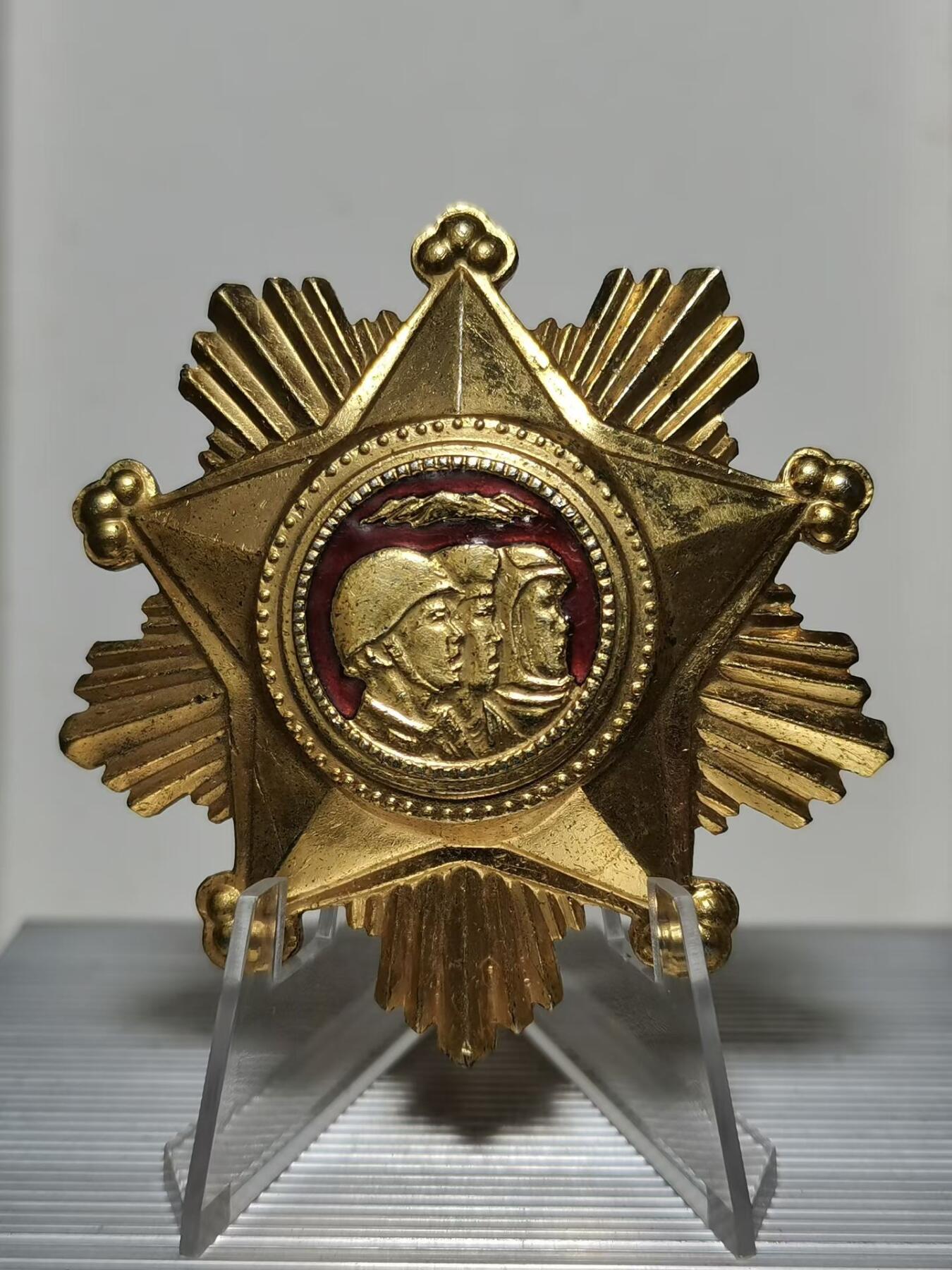 🔍 朝鲜一级军事服务勋章（也译作军事服务荣誉勋章）