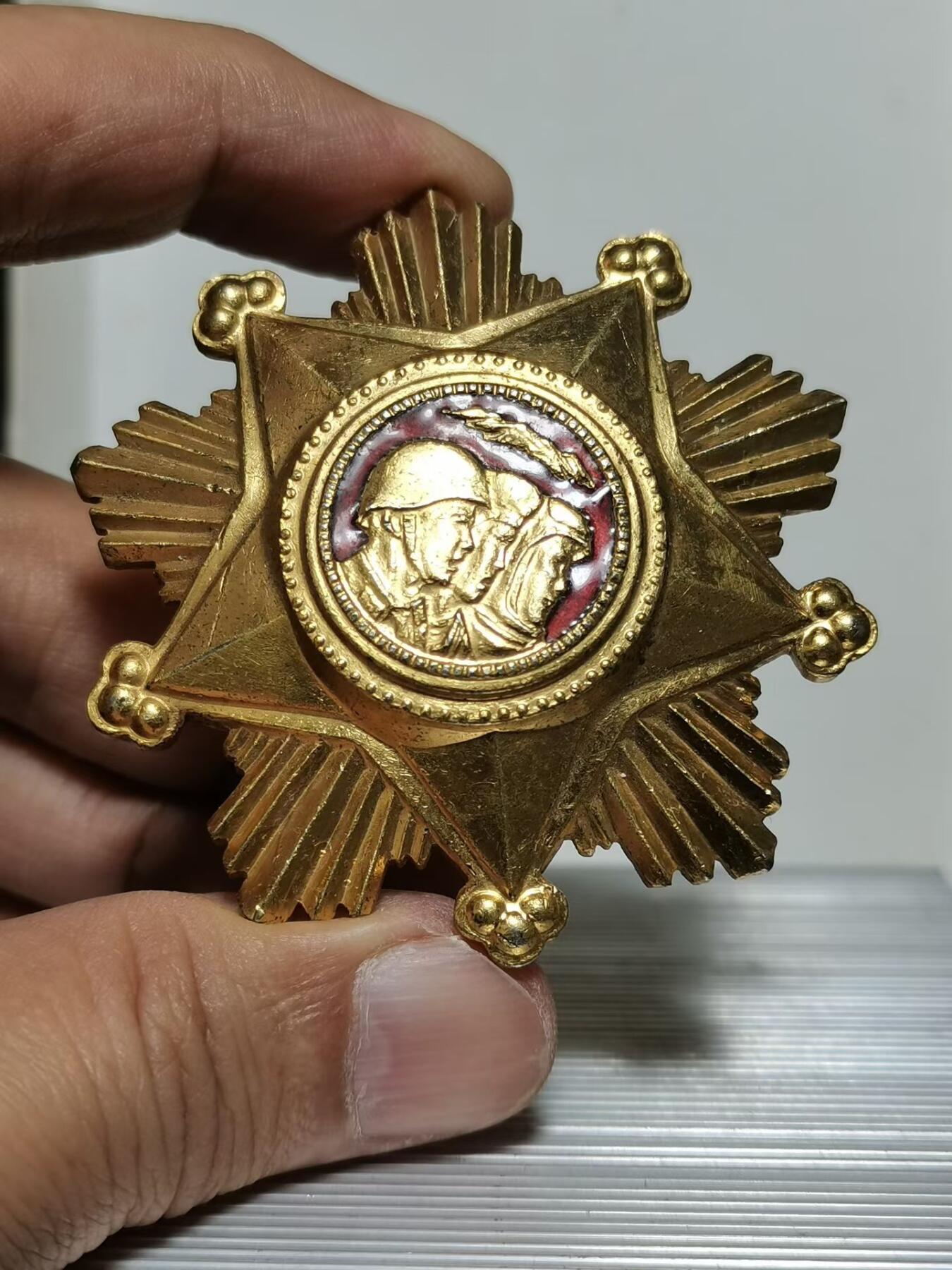 🔍 朝鲜一级军事服务勋章（也译作军事服务荣誉勋章）