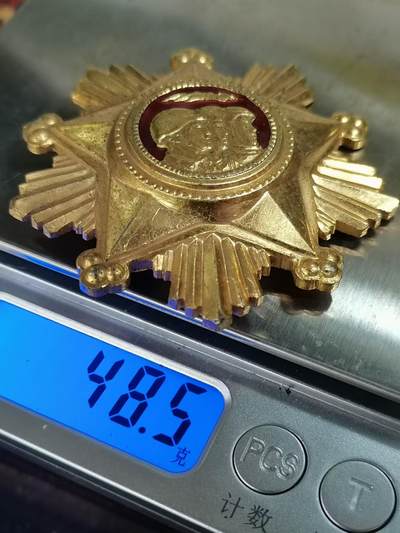 🔍 朝鲜一级军事服务勋章（也译作军事服务荣誉勋章）