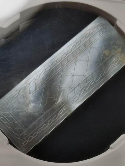 清代广州十三行筹码 刻花螺钿 背面图案为园林人物