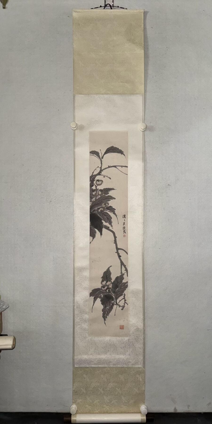 吴让之，吴熙载，99*18.5cm立轴，纸本，墨色清晰，保存状态好，无明显损伤。
吴熙载（1696-1752），清代书画家，字廷康，号山农，江苏仪征人。擅画花卉、山水，尤以花卉名世，笔墨苍劲，风格独特。