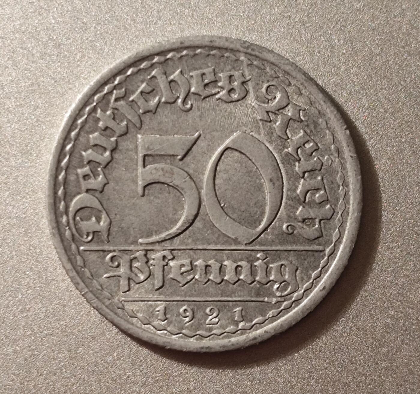 魏玛共和国时期（1921年）德国50芬尼铝币和50万马克一条的面包